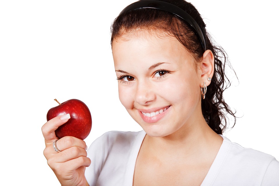 How Can Adults Get Straight Teeth Without Braces?